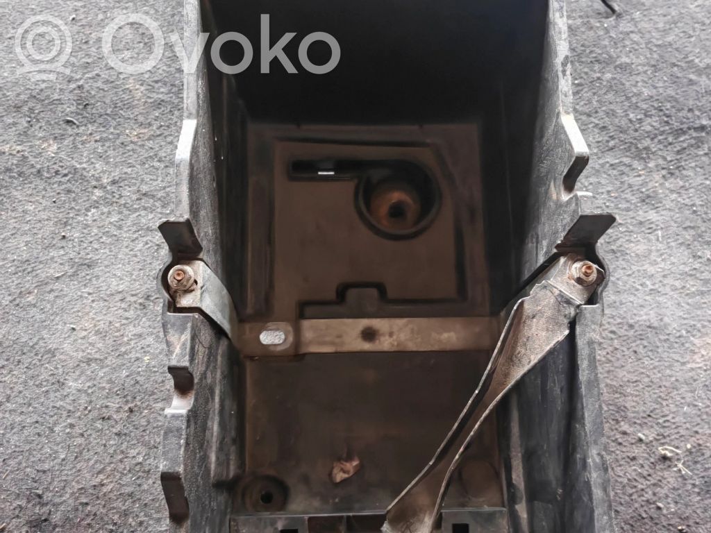 Ford Focus Akkulaatikon alusta 