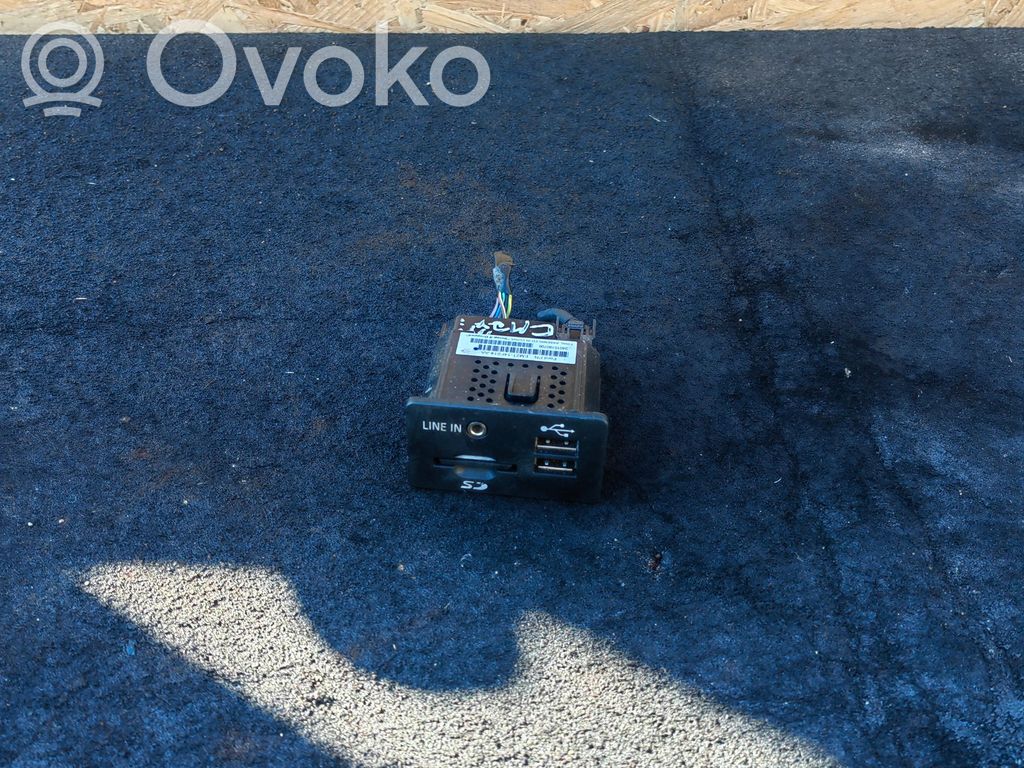 Ford Grand C-MAX USB socket connector 