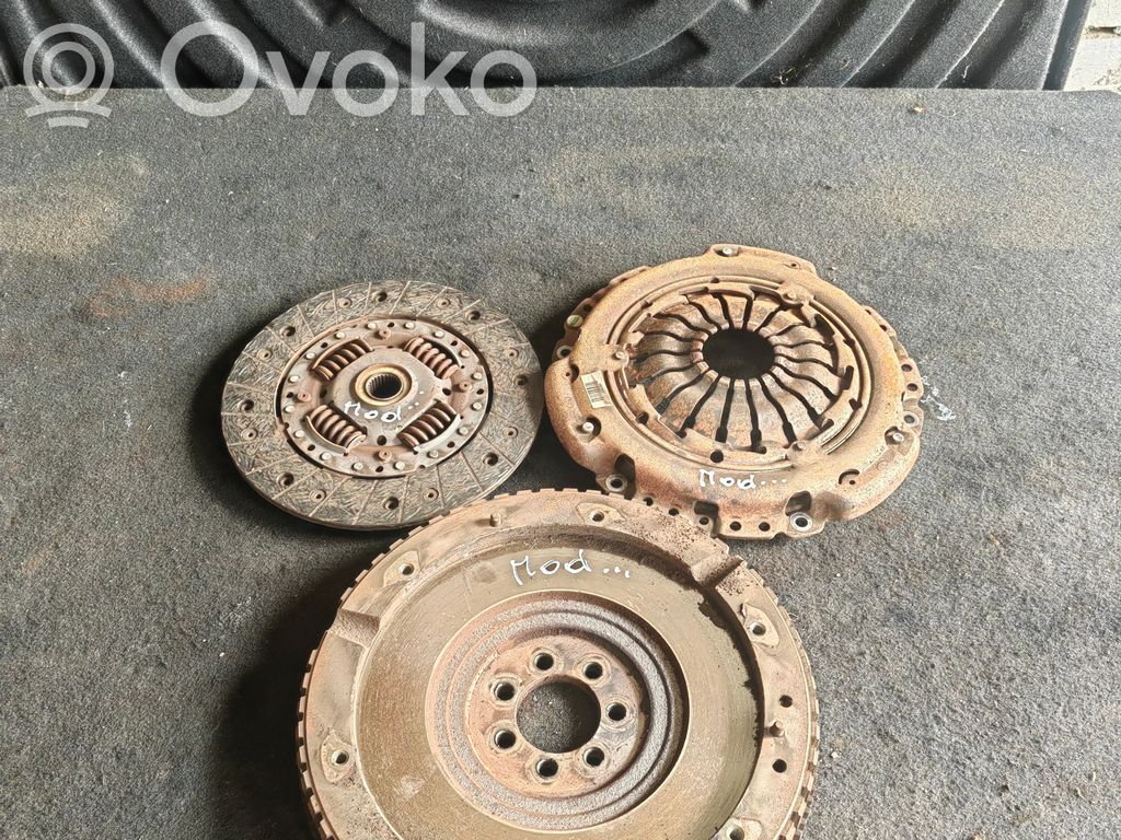 Kit d'embrayage   8200335084