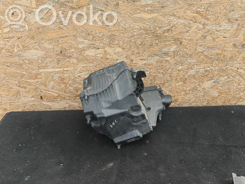 Ford Focus Air filter box 