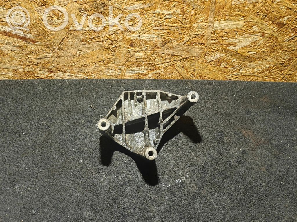 Opel Astra H Engine mounting bracket 