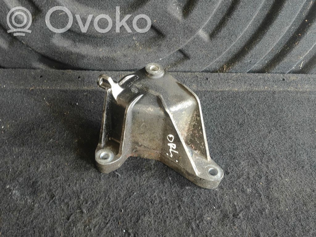 Chevrolet Orlando Engine mounting bracket 