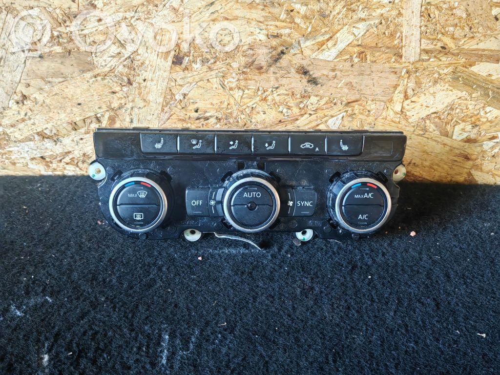 Volkswagen PASSAT CC Climate control unit 