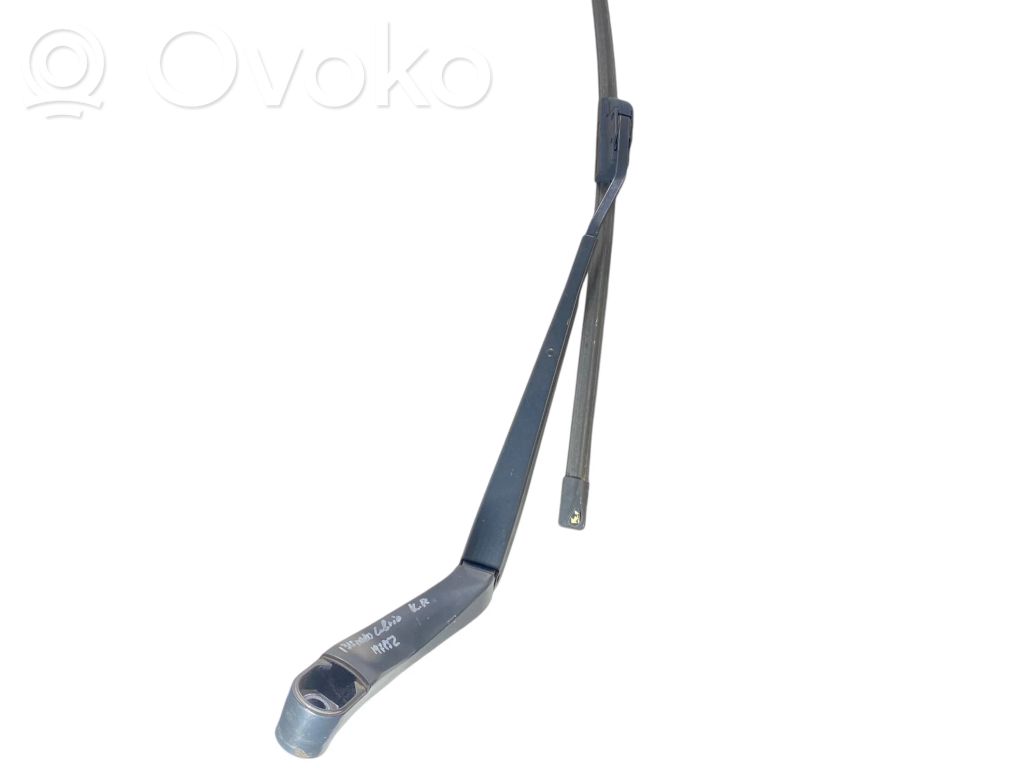Chevrolet Camaro Front wiper blade arm 