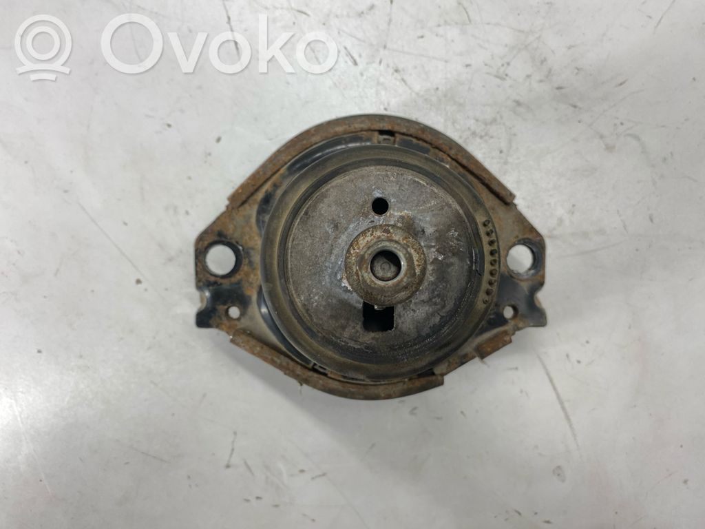 Jeep Grand Cherokee Engine mount bracket 