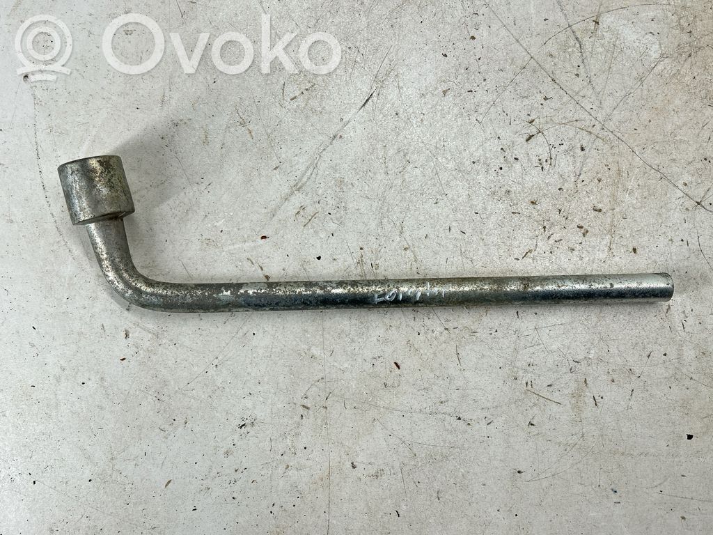 Klucz do śrub / nakrętek kół   97017FJ000