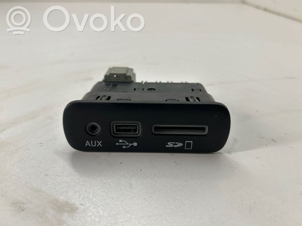 Dodge Challenger USB socket connector 