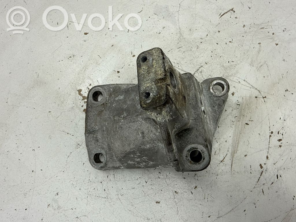 Dodge Durango Engine mounting bracket 