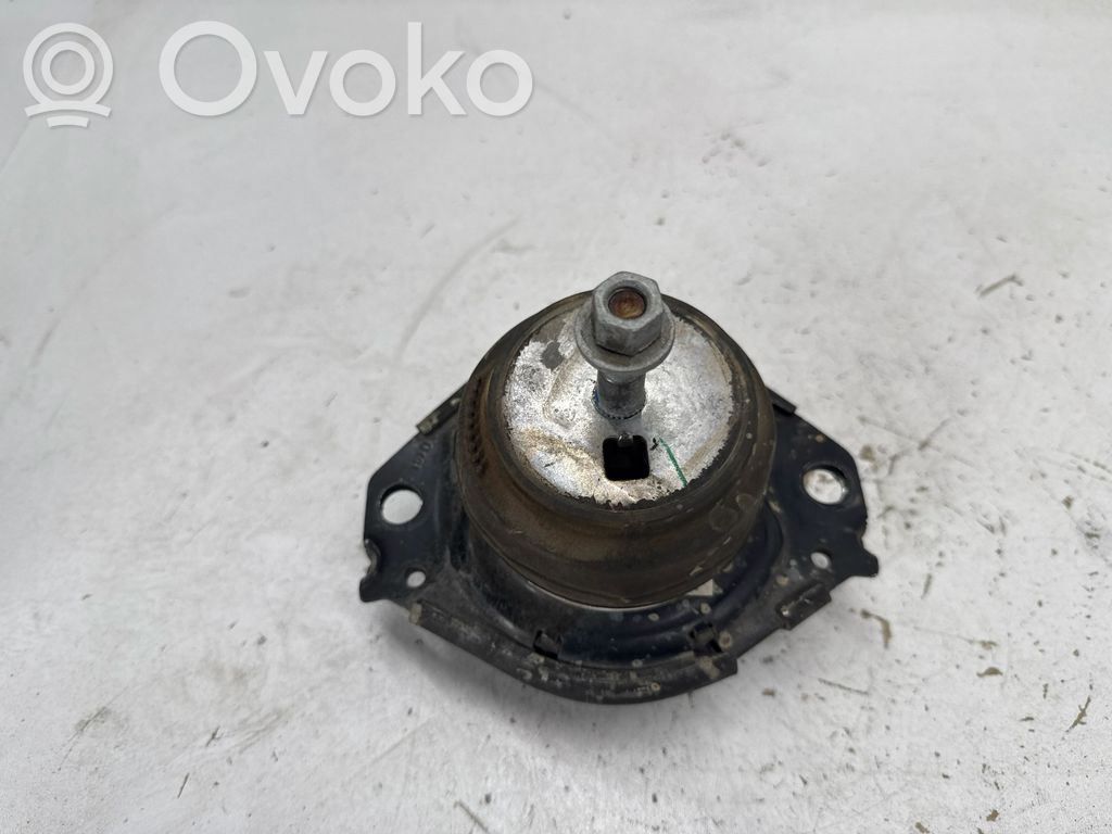 Dodge Durango Engine mount bracket 