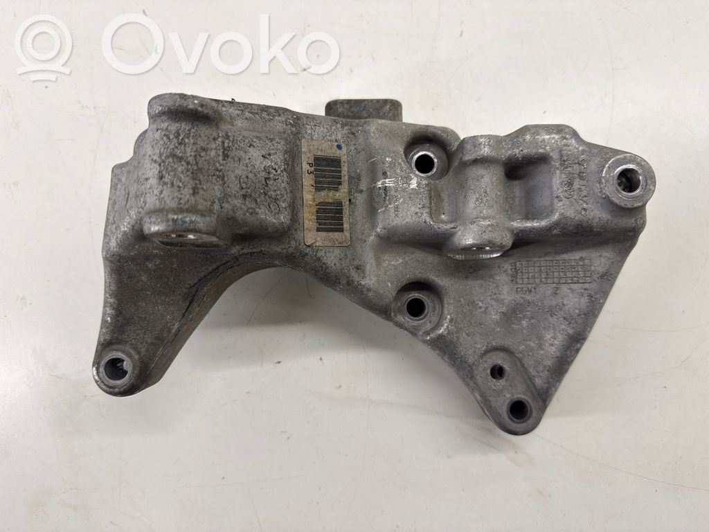 Volvo S60 Generator/alternator bracket 
