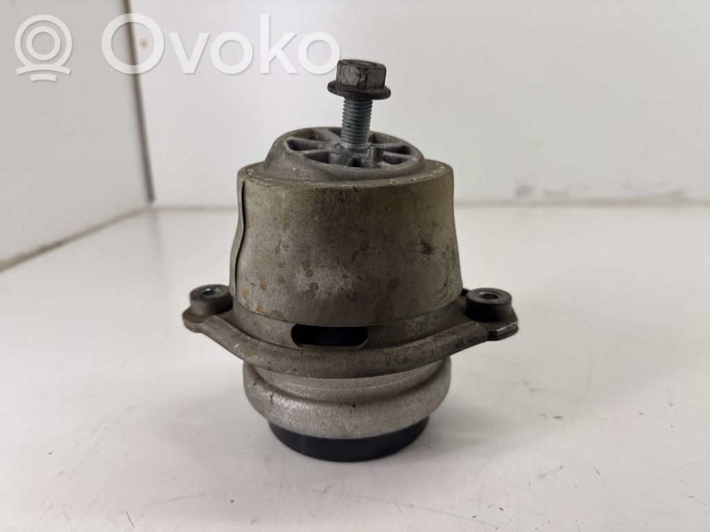 Porsche Cayenne (92A) Engine mount bracket 