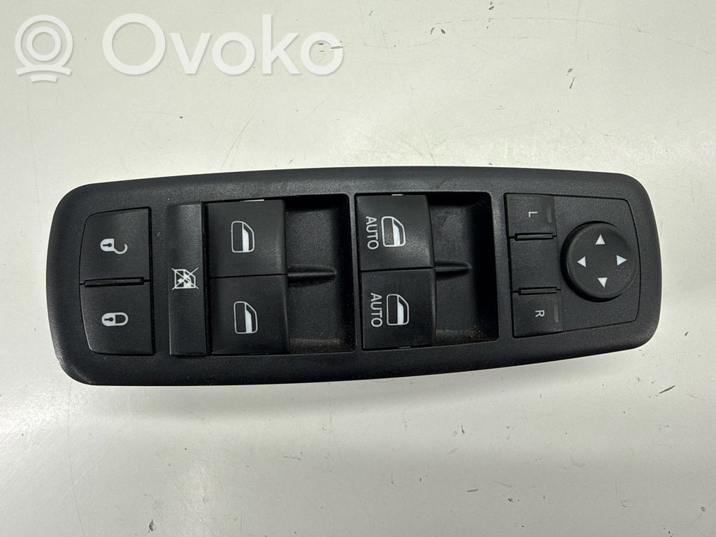 Jeep Grand Cherokee Electric window control switch 