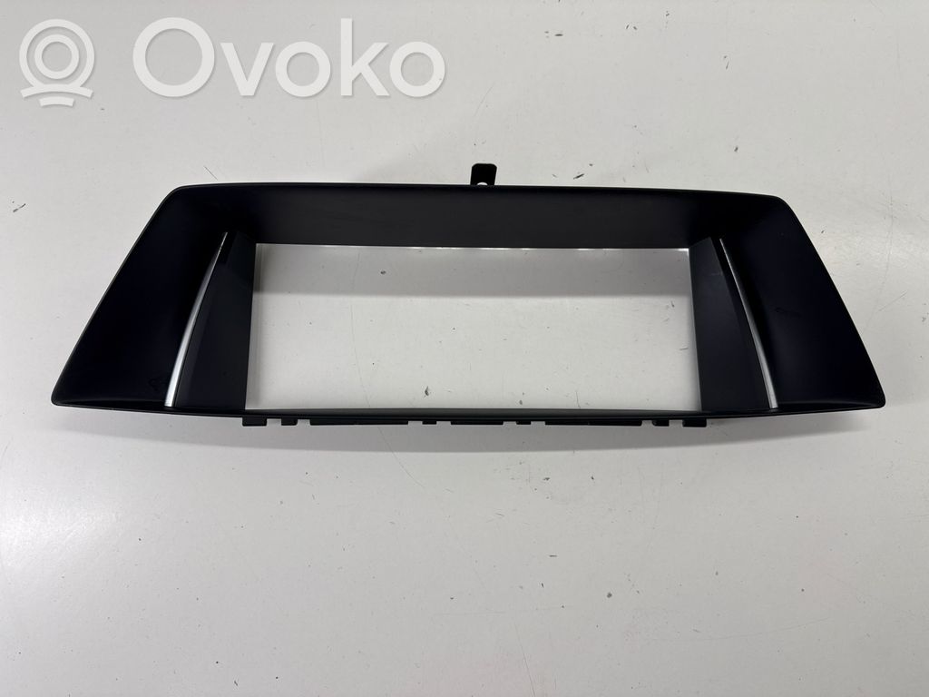 BMW X1 E84 Moldura de la unidad delantera de radio/GPS 