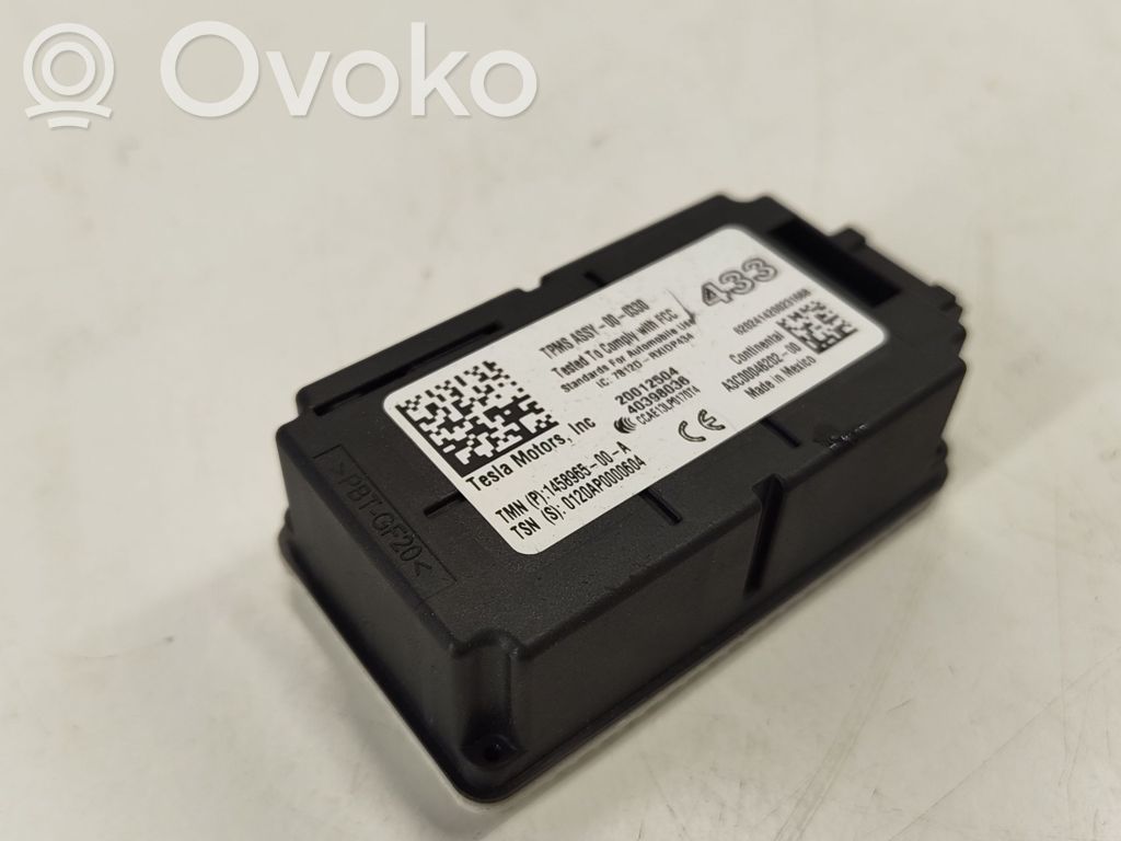 Tesla Model 3 Tire pressure control unit 