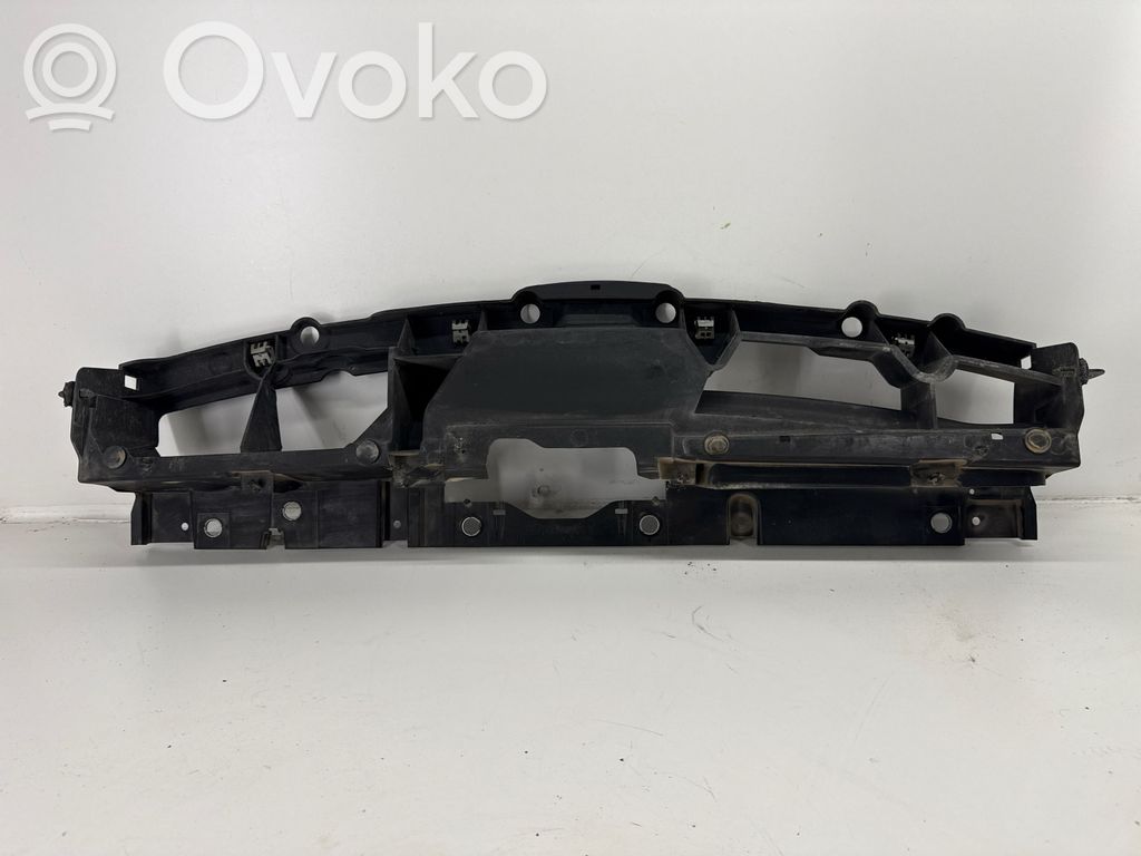 Chrysler Pacifica Radiatoru paneļa apakšējā daļa (televizora) 