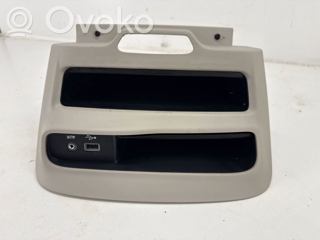 Chrysler Pacifica Glove box central console 