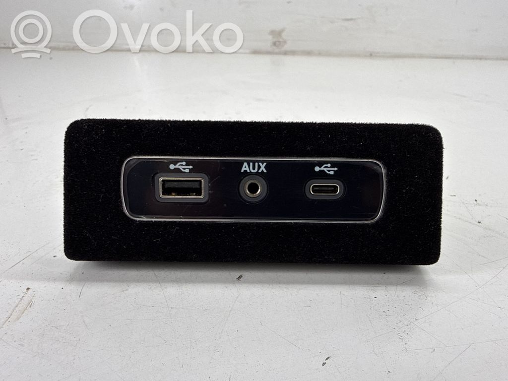 Alfa Romeo Stelvio USB socket connector 