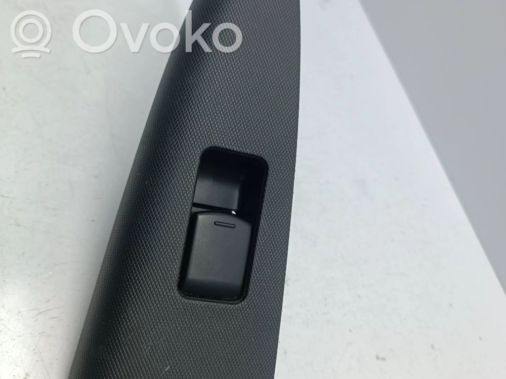 Nissan Note (E11) Electric window control switch 