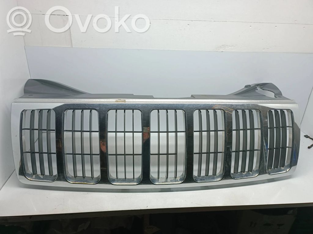 Jeep Grand Cherokee (WK) Front bumper upper radiator grill 