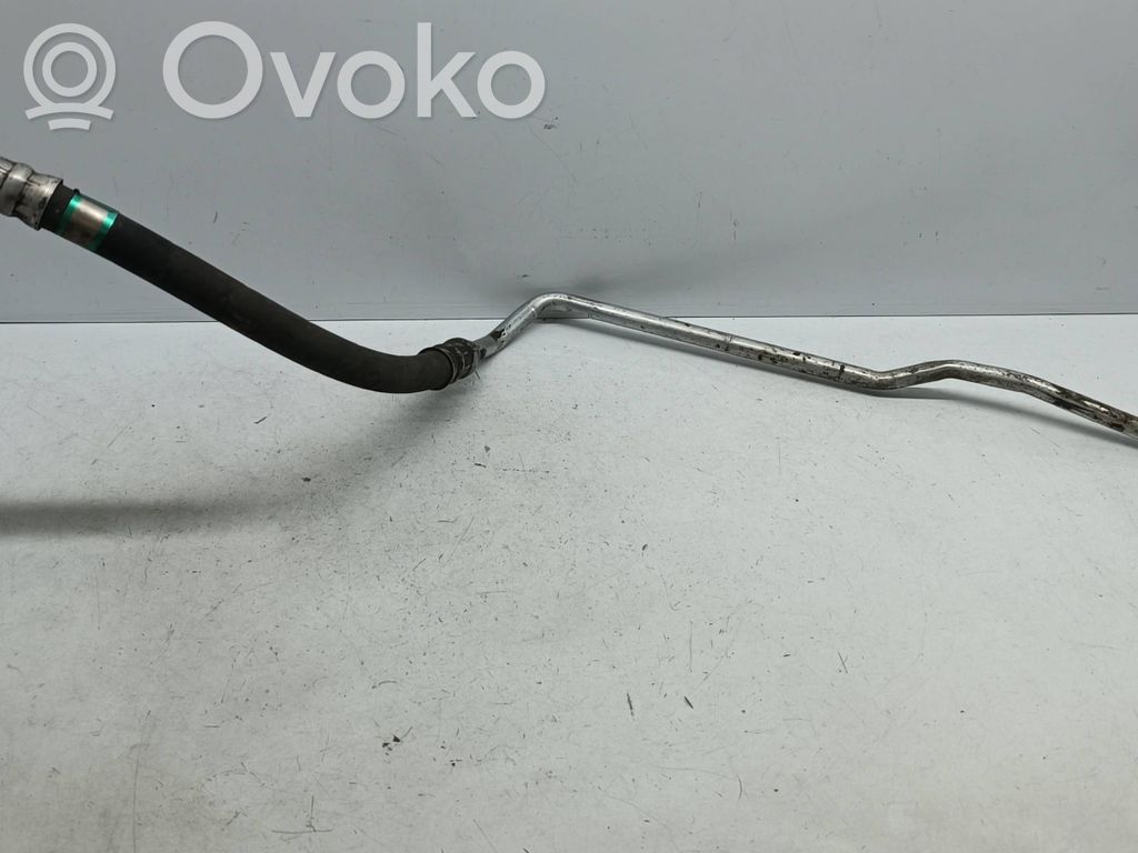 BMW 1 E81 E87 Ilmastointilaitteen putki (A/C) 