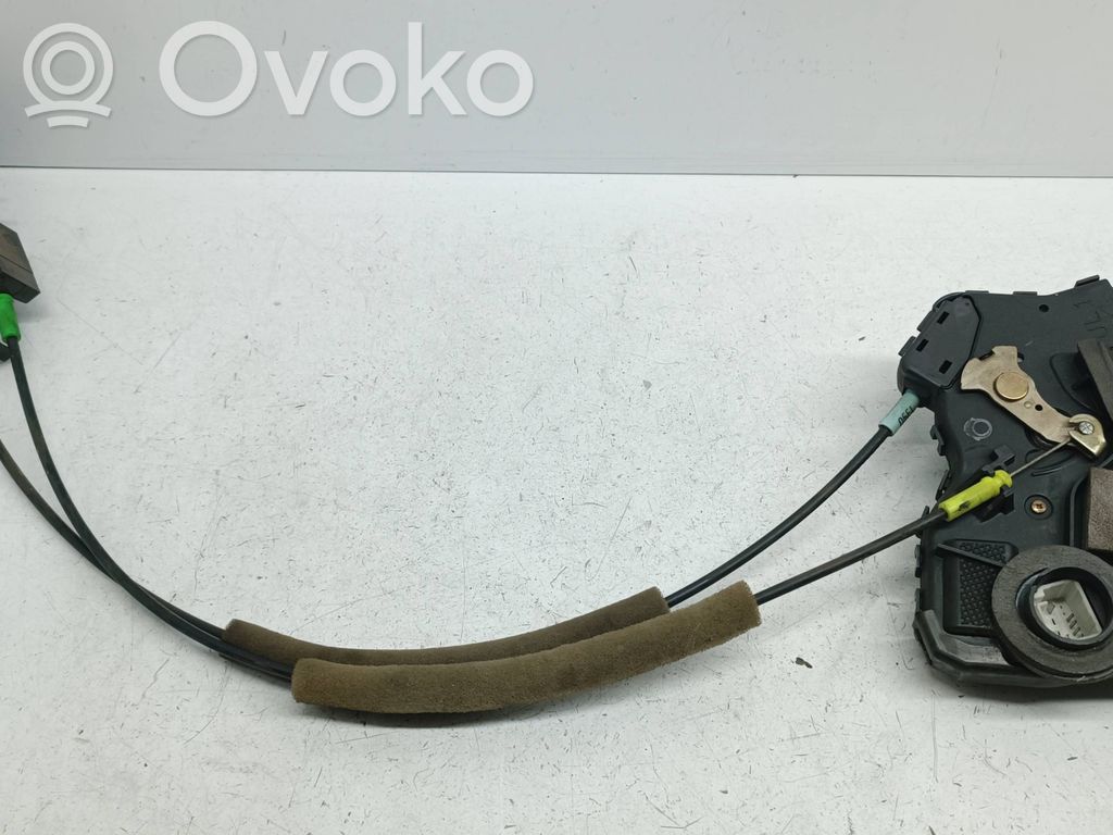 Priekšpusē slēdzene   UL4,F145,16L