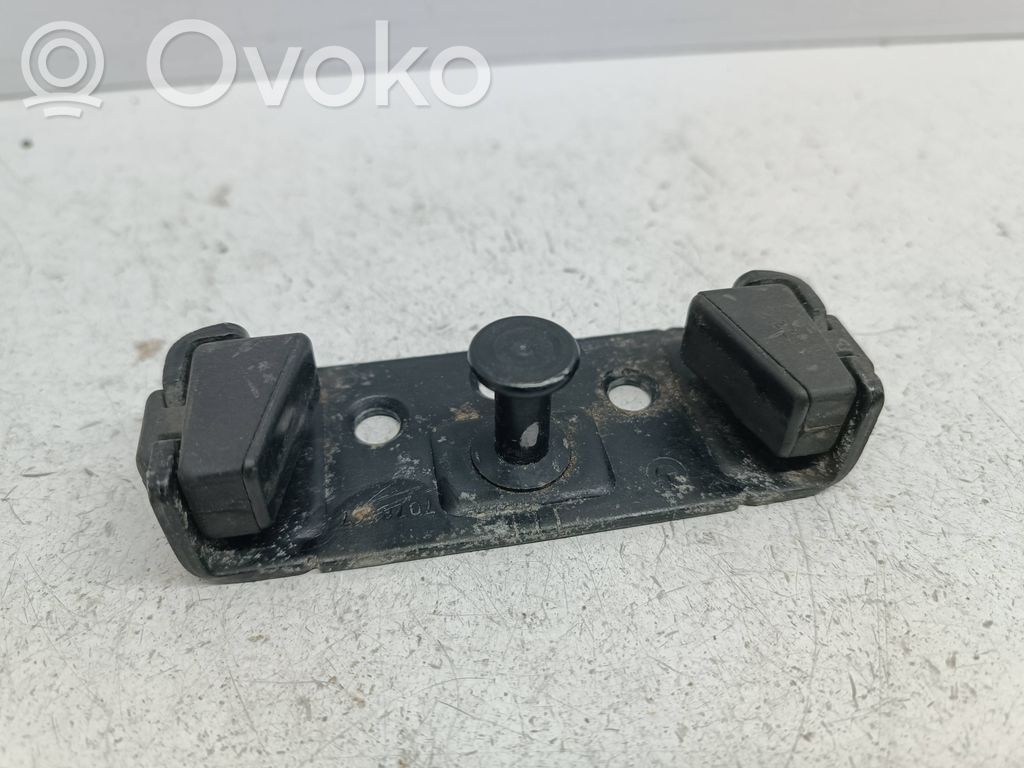 BMW 1 E81 E87 Loading door lock loop/hook striker 