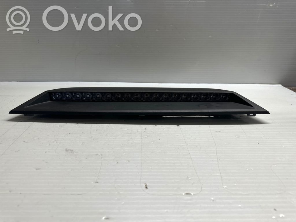 Volvo S90, V90 Third/center stoplight 
