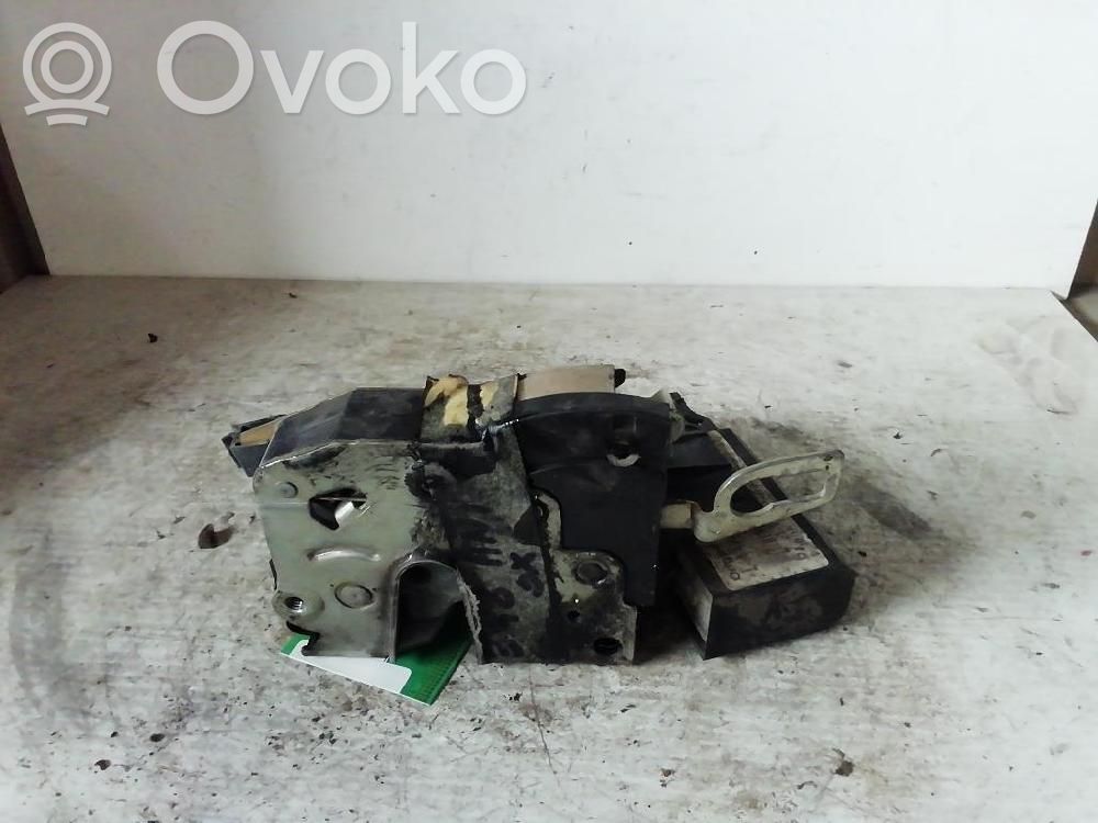 BMW 3 E36 Front door lock 