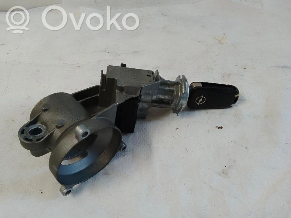 Opel Corsa D Vairo užraktas 
