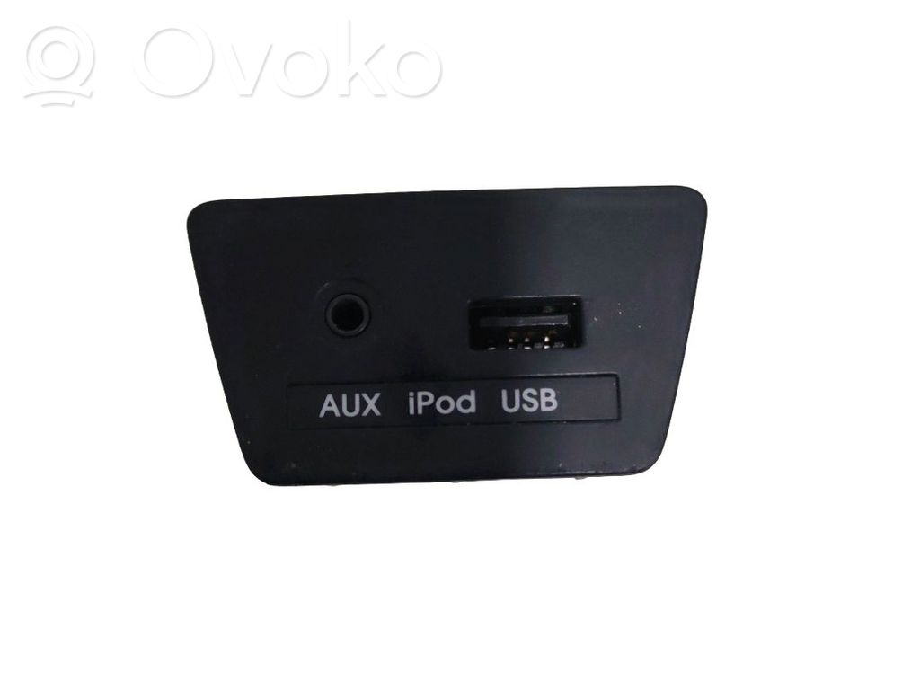Enchufe conector USB   961102S000TAN