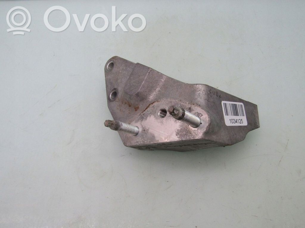 Suzuki Swift III Vaihdelaatikon kannake 