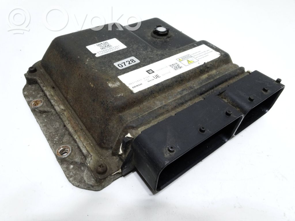Opel Zafira B Engine control unit/module 