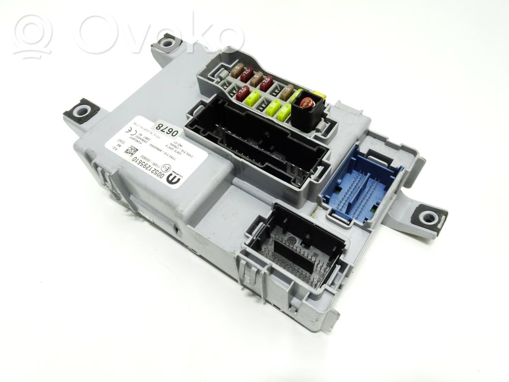 Módulo de fusible   00521295610,28654663,116RI000832
