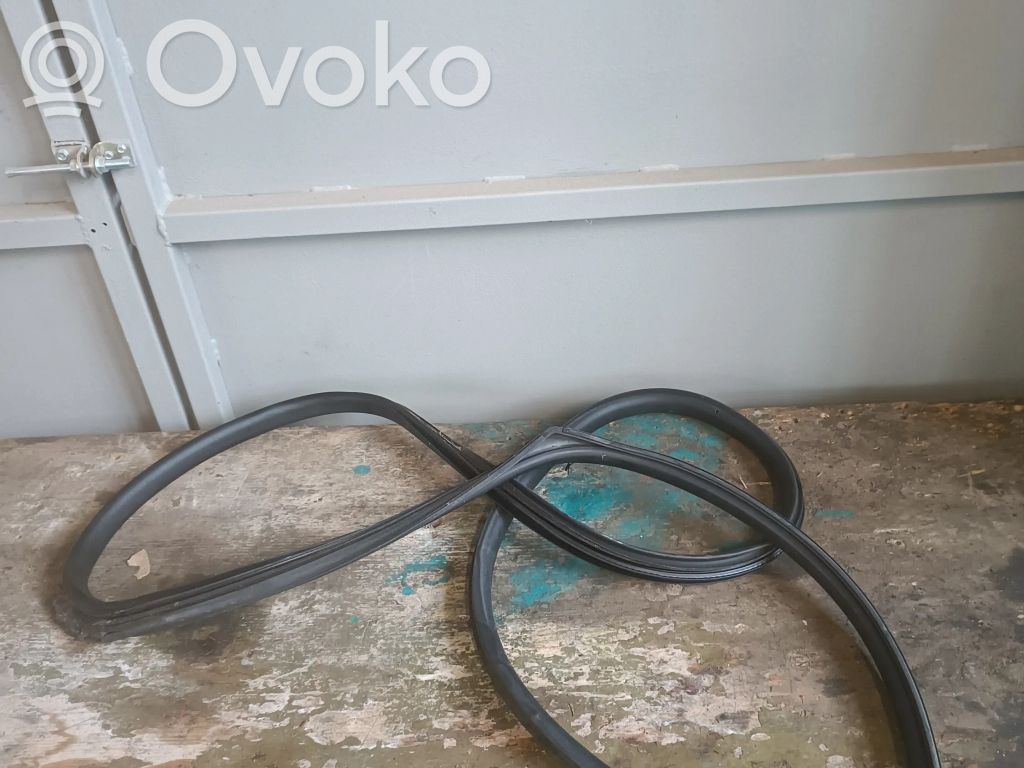 Etuoven kumitiiviste