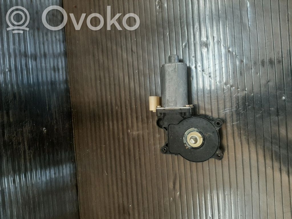 BMW 3 E46 Front door window regulator motor 