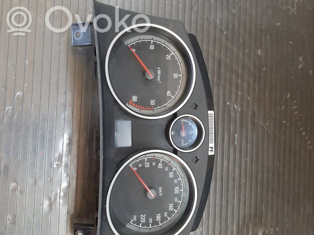 Opel Zafira B Speedometer (instrument cluster) 