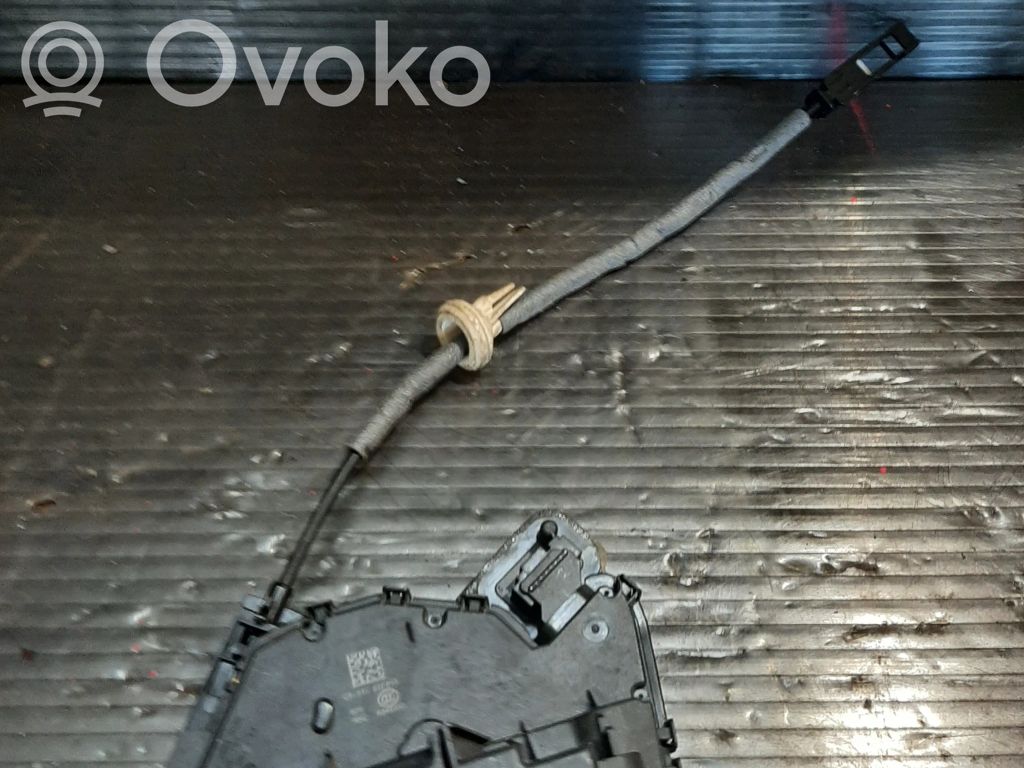 Volkswagen Golf VII Front door lock 