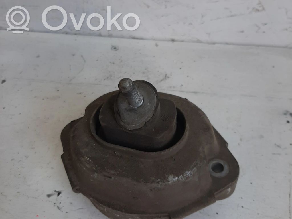Engine mount bracket   6758444