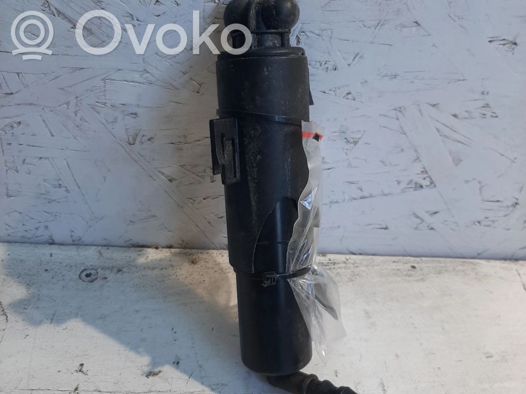 Audi A4 S4 B8 8K Dysza spryskiwacza lampy przedniej 