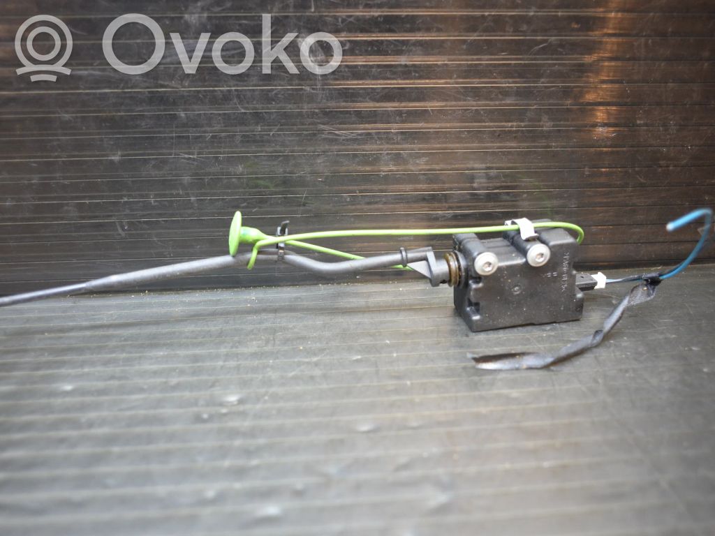 BMW 3 E90 E91 Degalų bako dangtelio spyna 