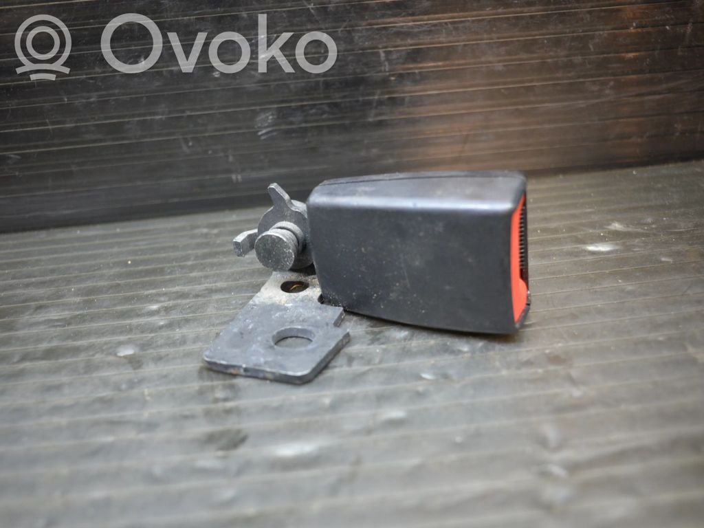 Opel Corsa D Klamra tylnego pasa bezpieczeństwa 