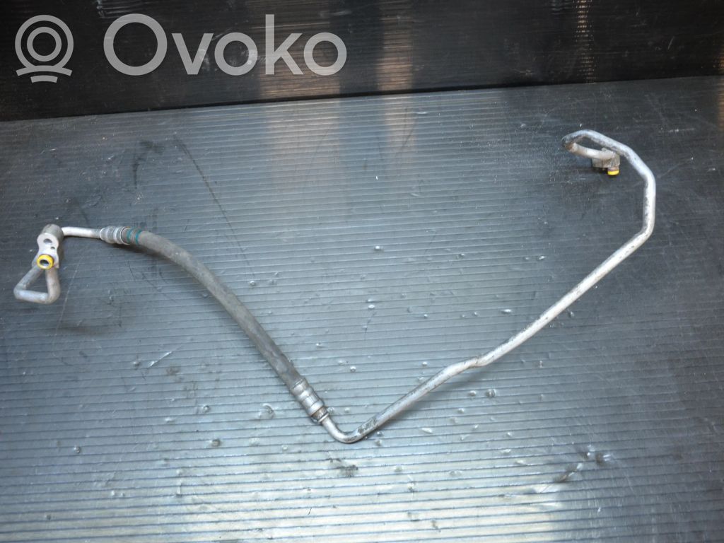 BMW 1 E81 E87 Ilmastointilaitteen putki (A/C) 