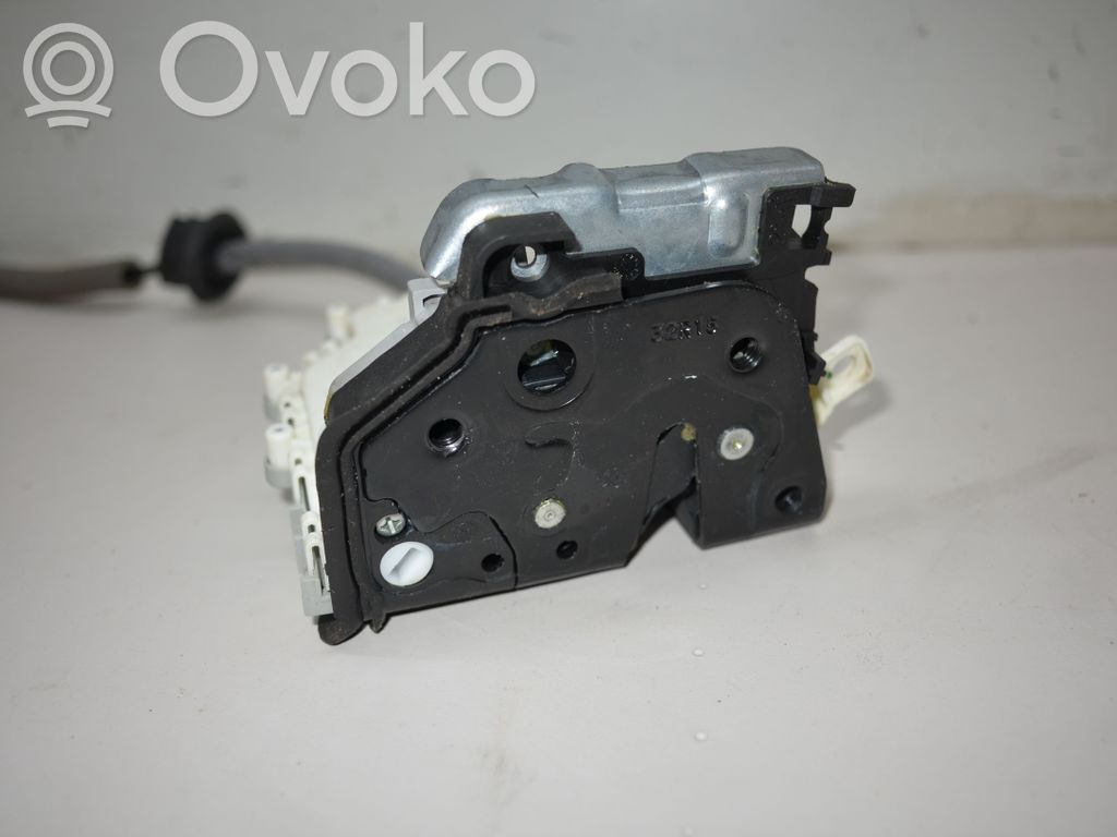 Audi A3 S3 8V Zamek drzwi tylnych 