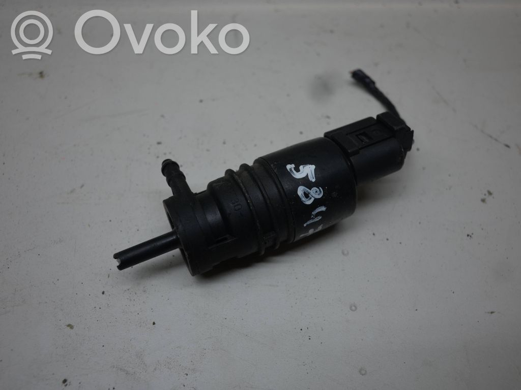 Windscreen/windshield washer pump   7302589