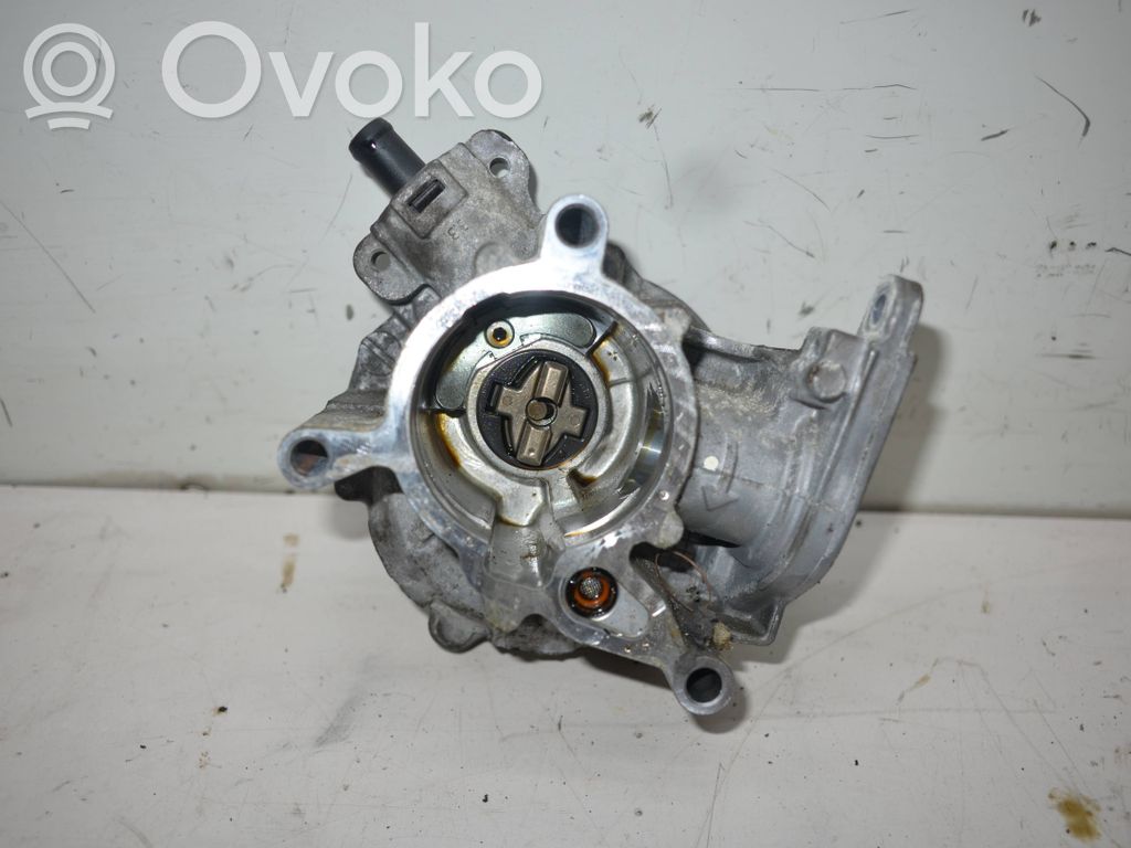 Audi A4 S4 B8 8K Vacuum pump 