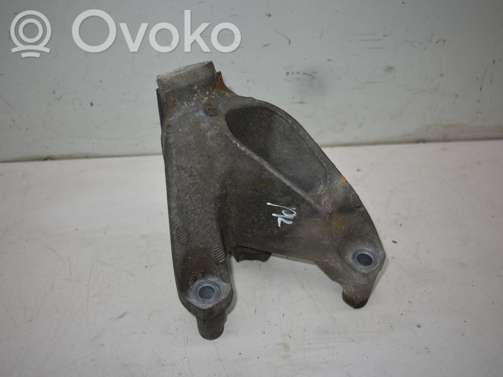 Audi A4 S4 B8 8K Engine mounting bracket 