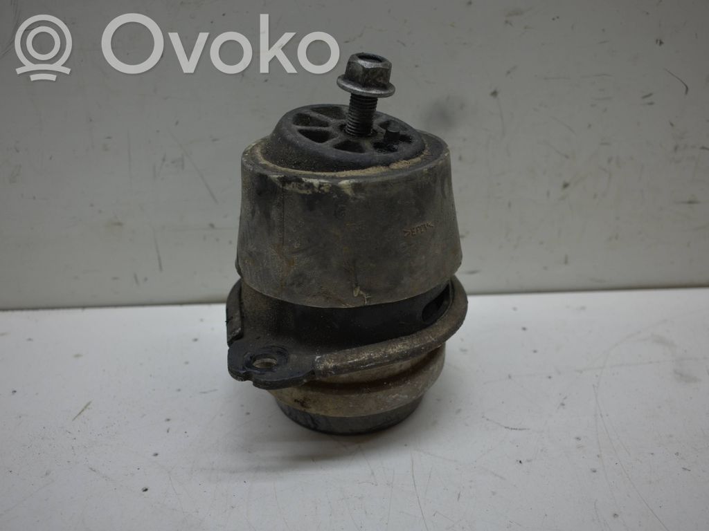 Audi Q7 4L Engine mount bracket 