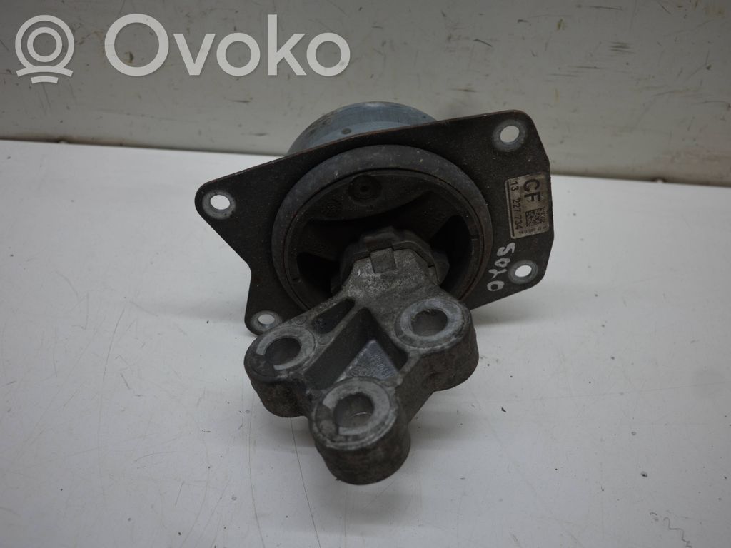 Opel Insignia A Engine mount bracket 
