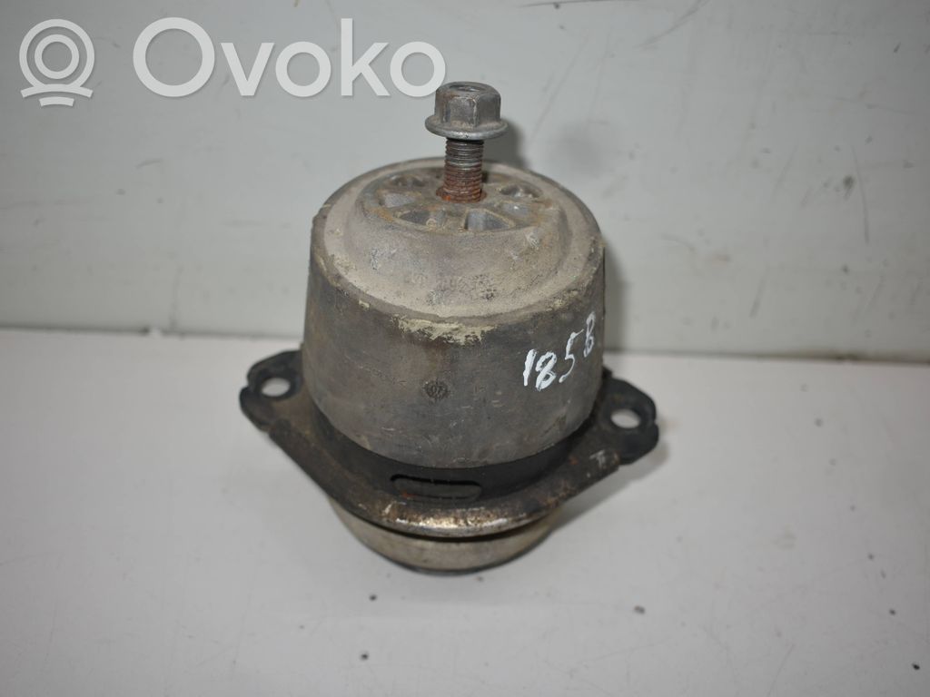 Audi Q7 4L Engine mount bracket 