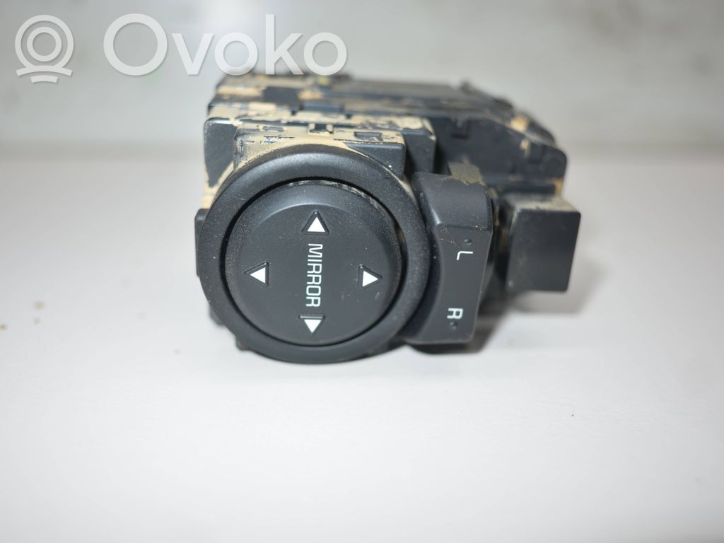 KIA Stonic Wing mirror switch 